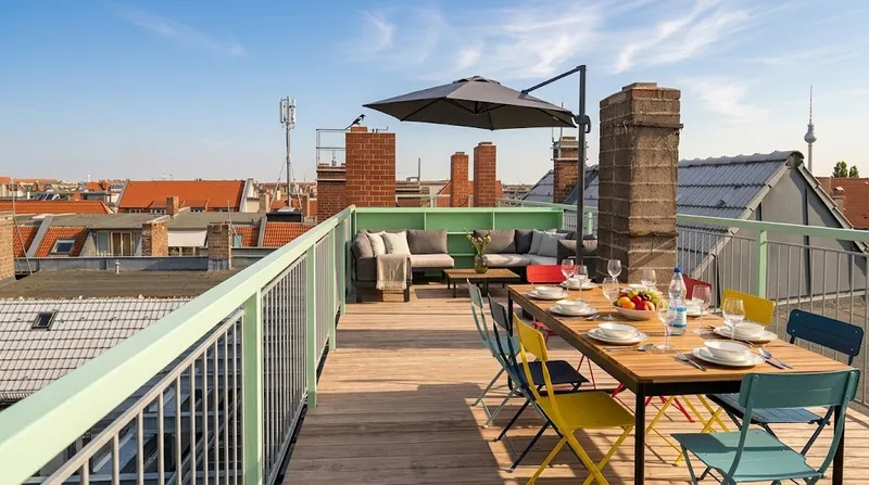 Großzügige Dachgeschosswohnung mit grosser 360-Grad-Dachtterrasse in Top-Lage — photo 1